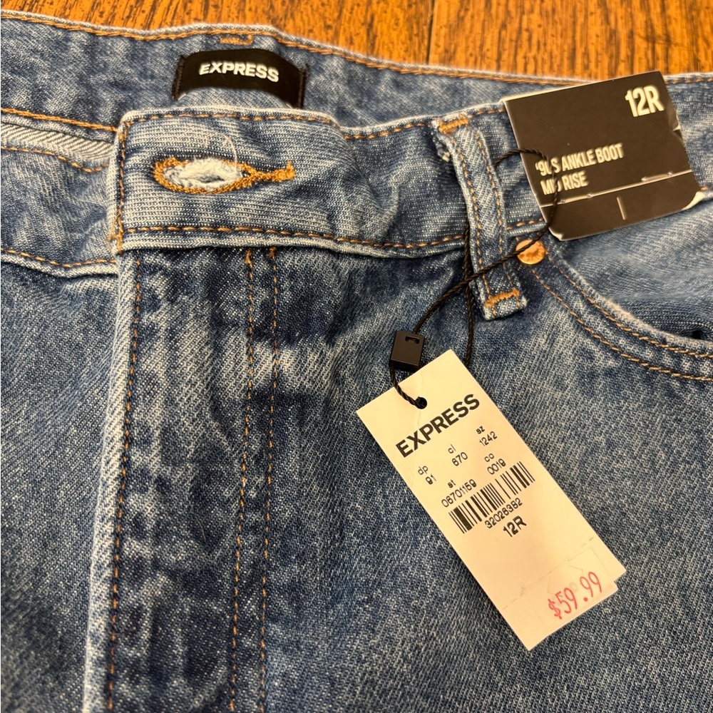 NWT Express Women’s 90’s ankle boot midrise jeans 12R - Picture 2 of 11